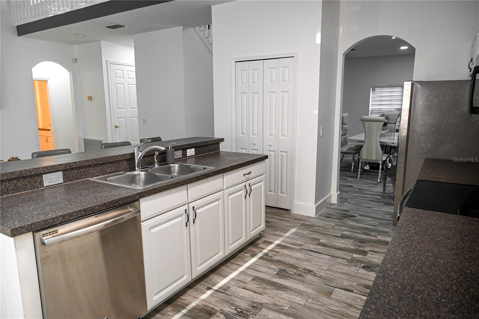 Image 8 of 36 For 4733 Cumbriam Lakes Drive