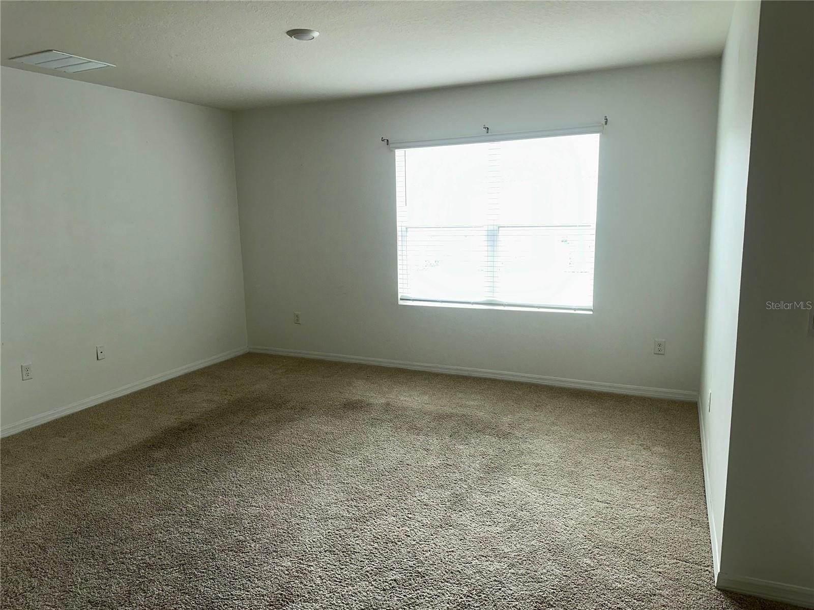 Image 7 of 9 For 318 Montgomery Court