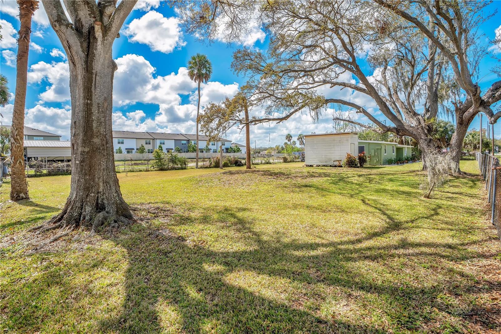 Listing photo id 11 for 6211 Florence Street