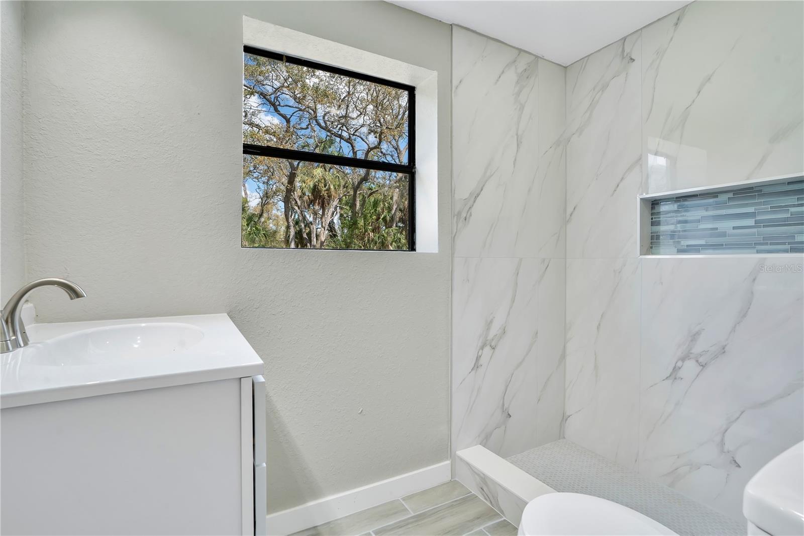 Listing photo id 15 for 6211 Florence Street