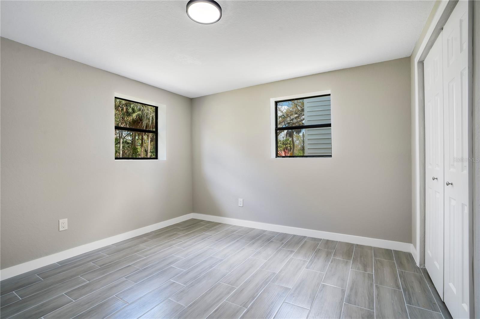 Listing photo id 17 for 6211 Florence Street