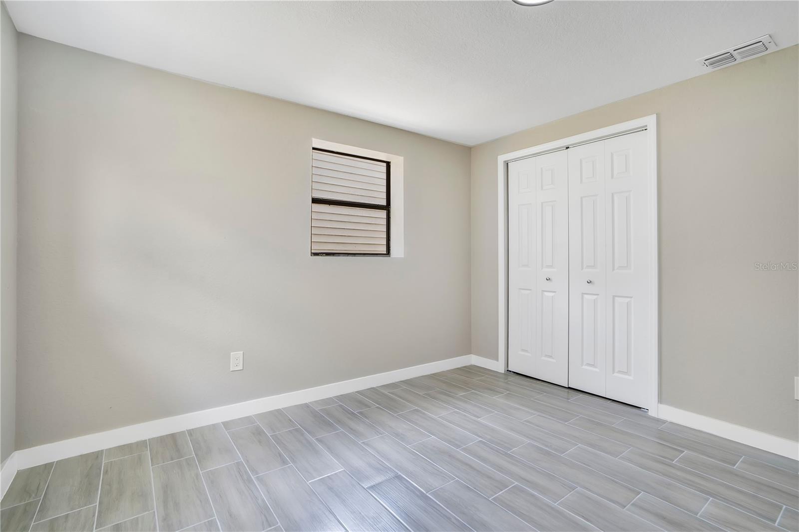 Listing photo id 18 for 6211 Florence Street