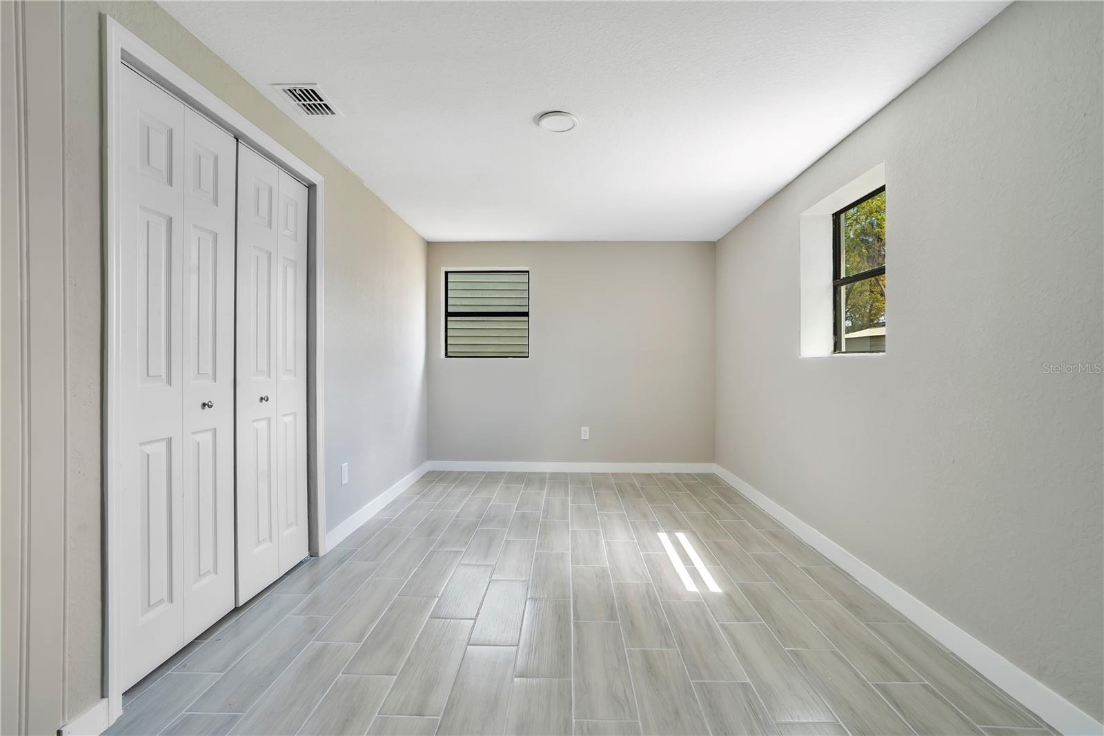 Listing photo id 20 for 6211 Florence Street