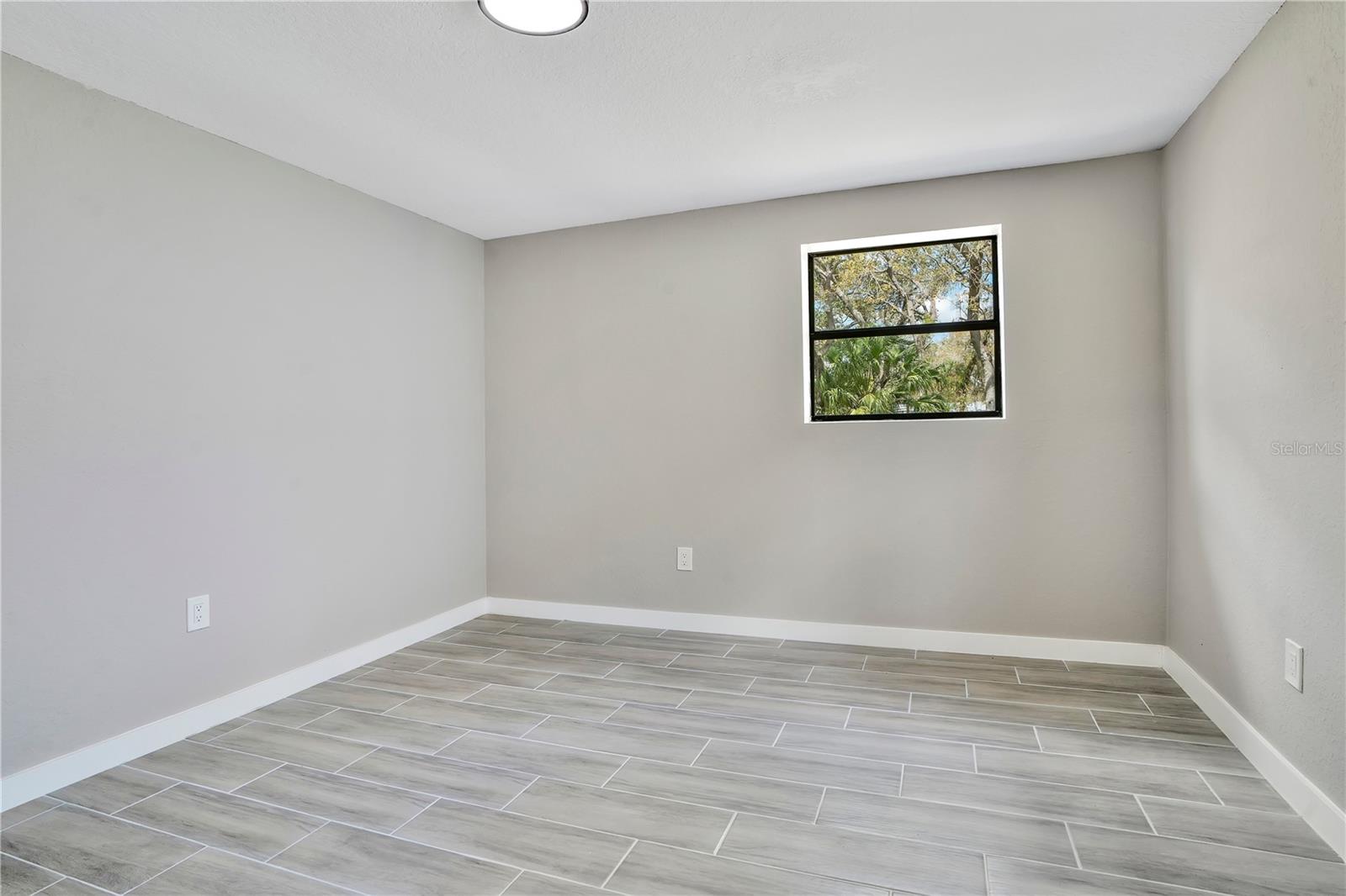 Listing photo id 22 for 6211 Florence Street