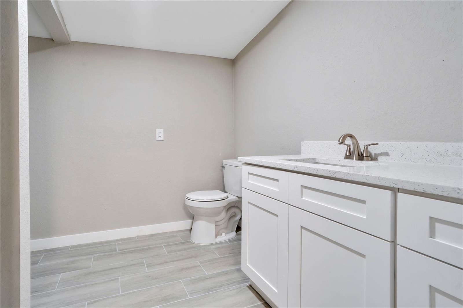 Listing photo id 23 for 6211 Florence Street