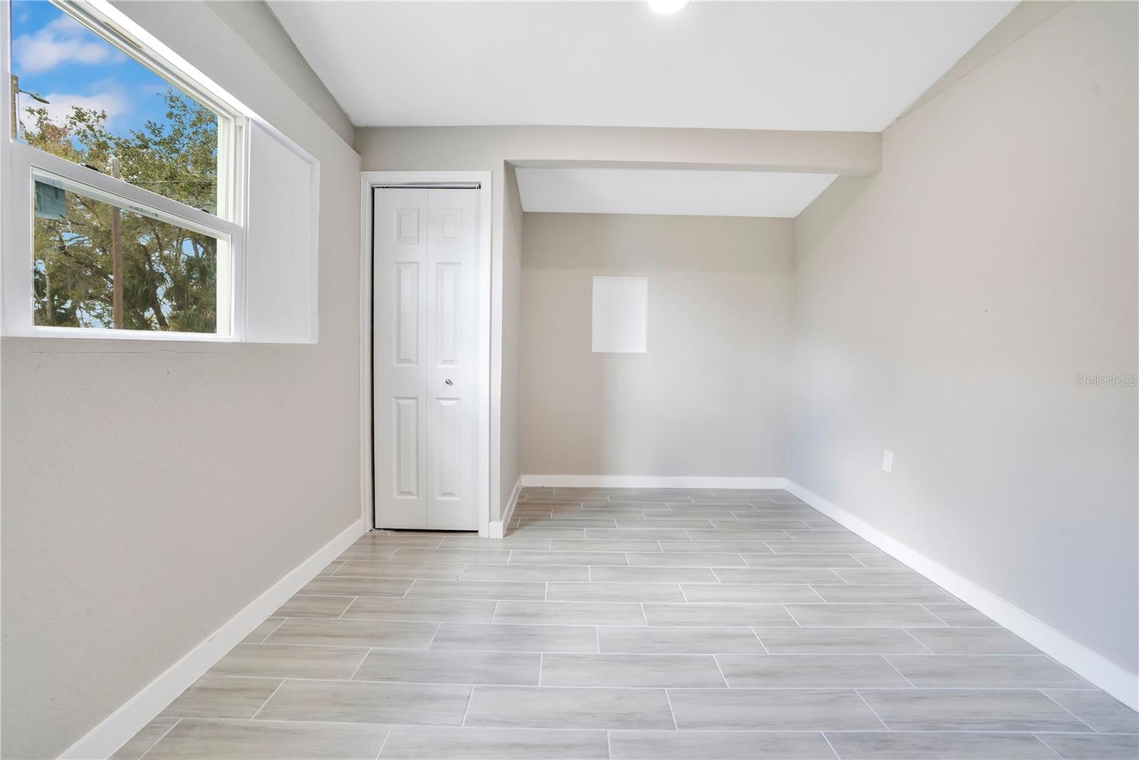 Listing photo id 24 for 6211 Florence Street