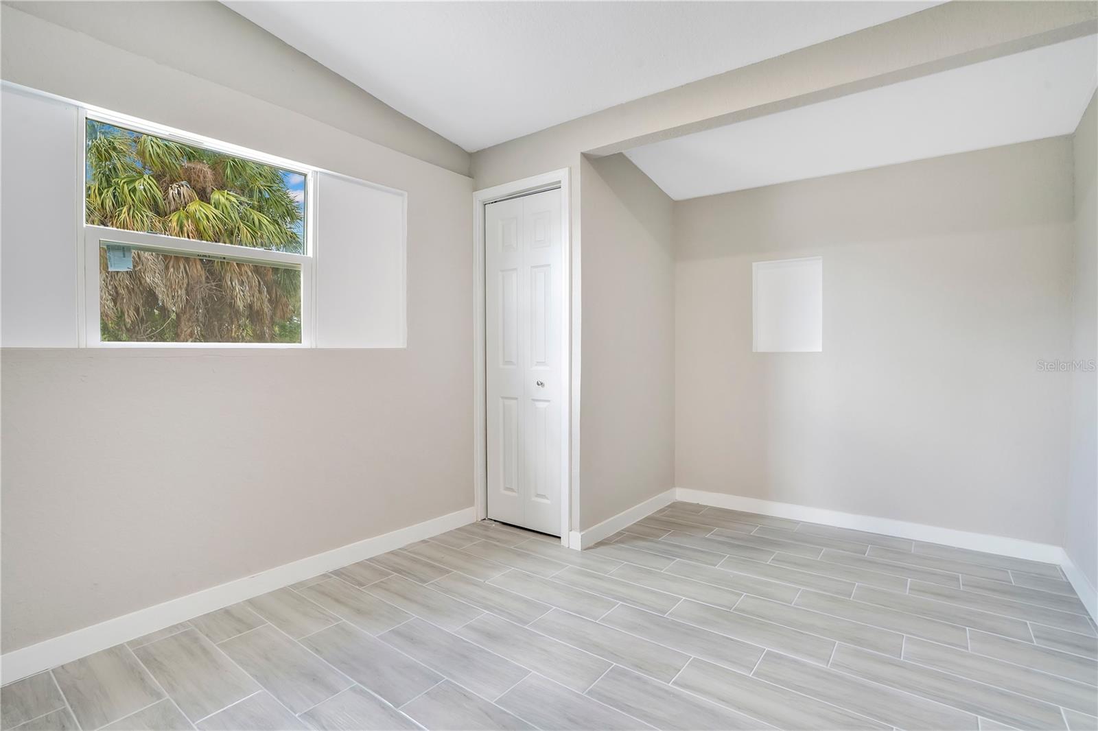 Listing photo id 26 for 6211 Florence Street