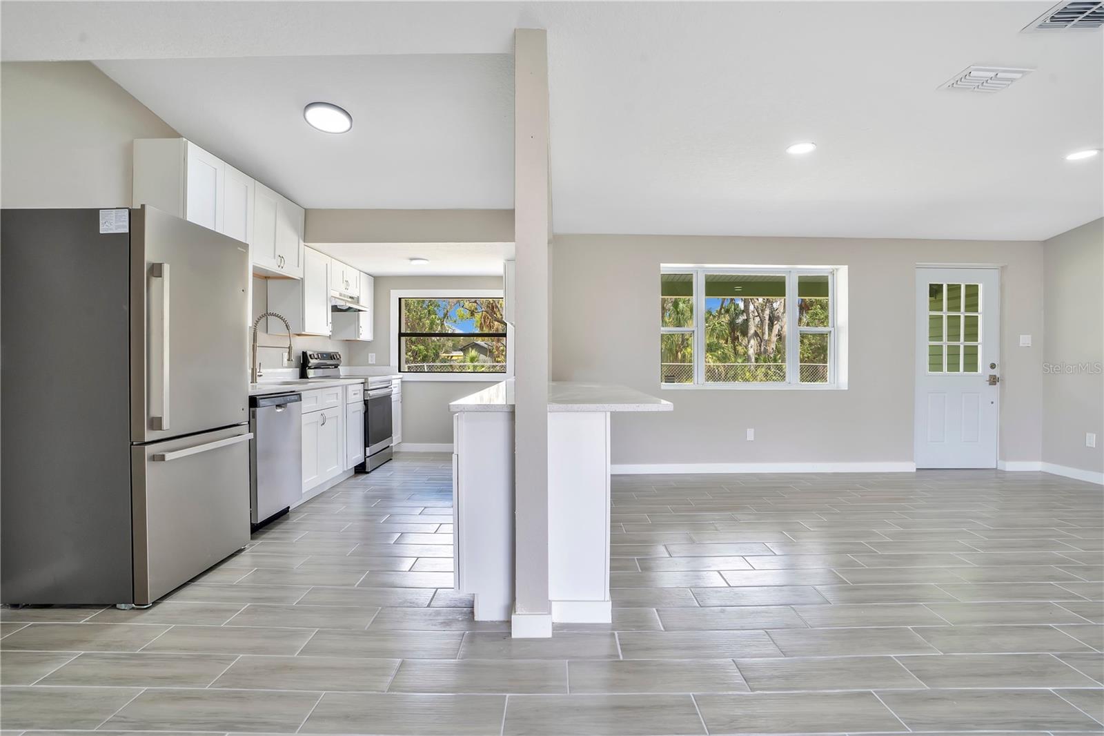 Listing photo id 29 for 6211 Florence Street