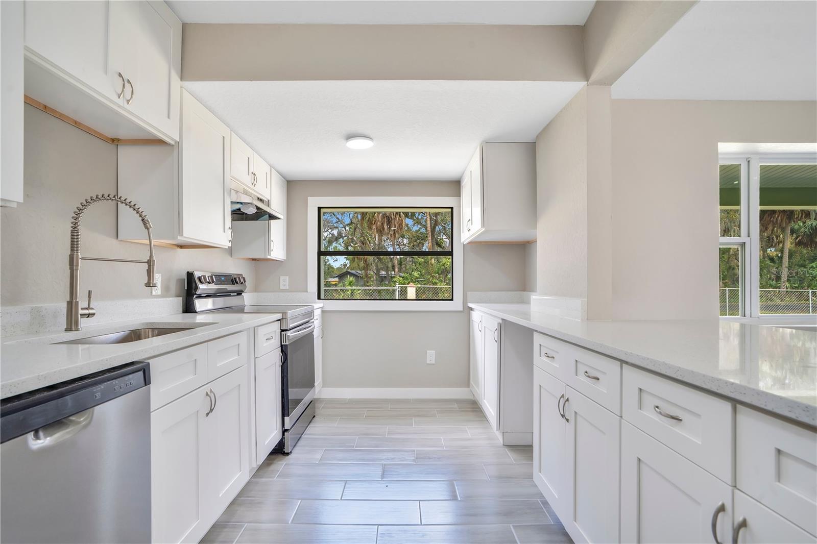 Listing photo id 30 for 6211 Florence Street