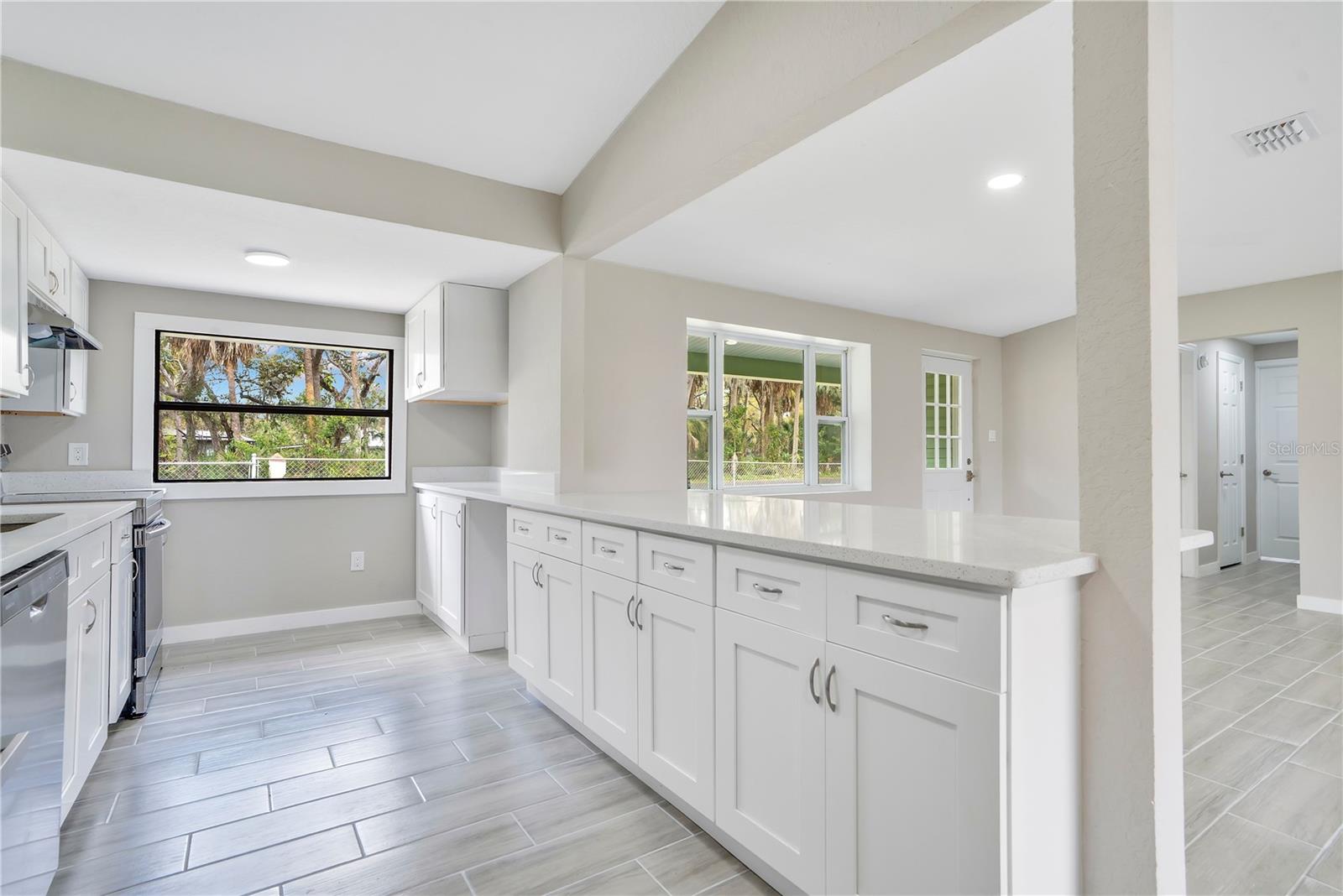 Listing photo id 31 for 6211 Florence Street