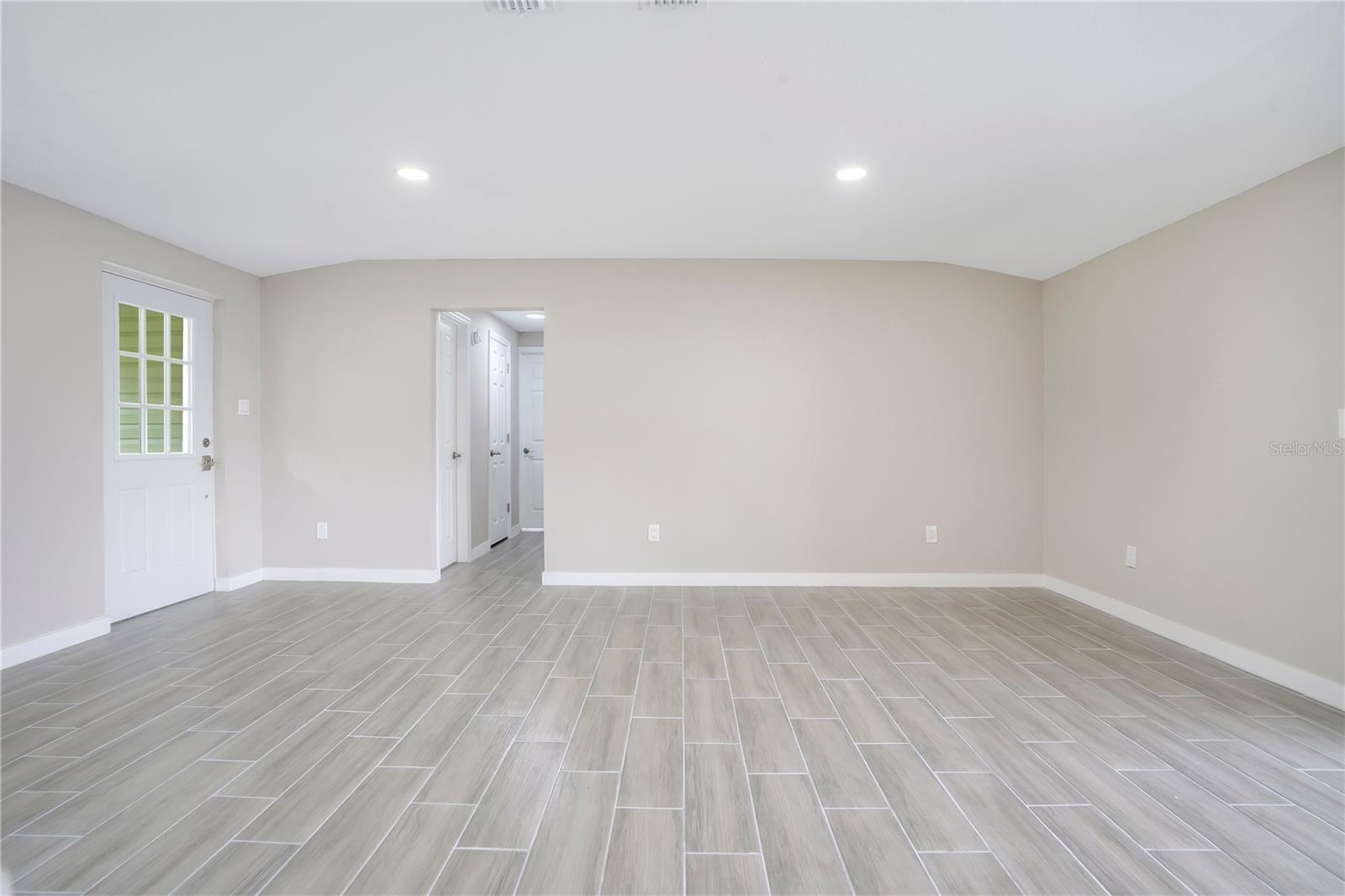 Listing photo id 32 for 6211 Florence Street