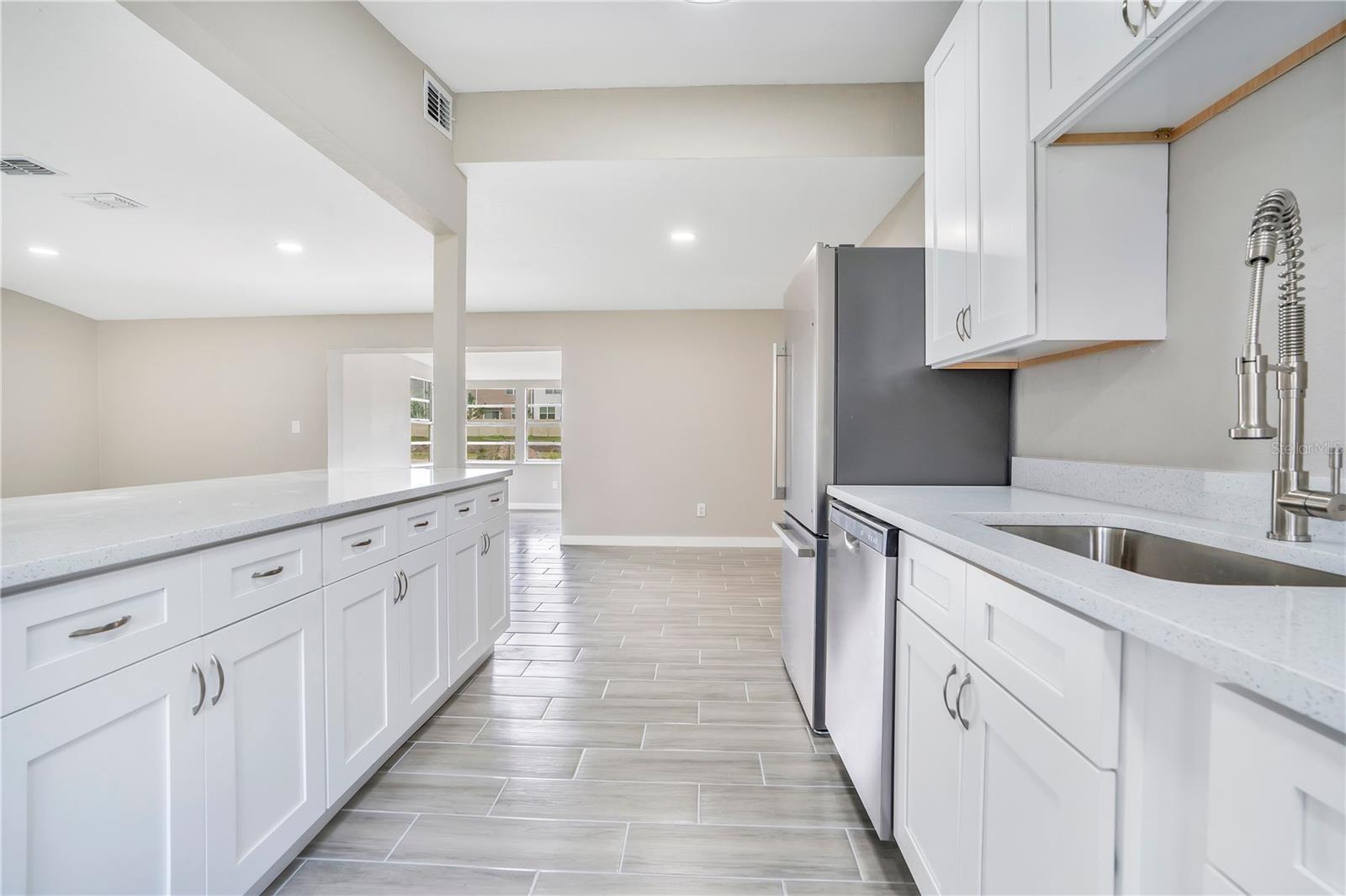 Listing photo id 33 for 6211 Florence Street