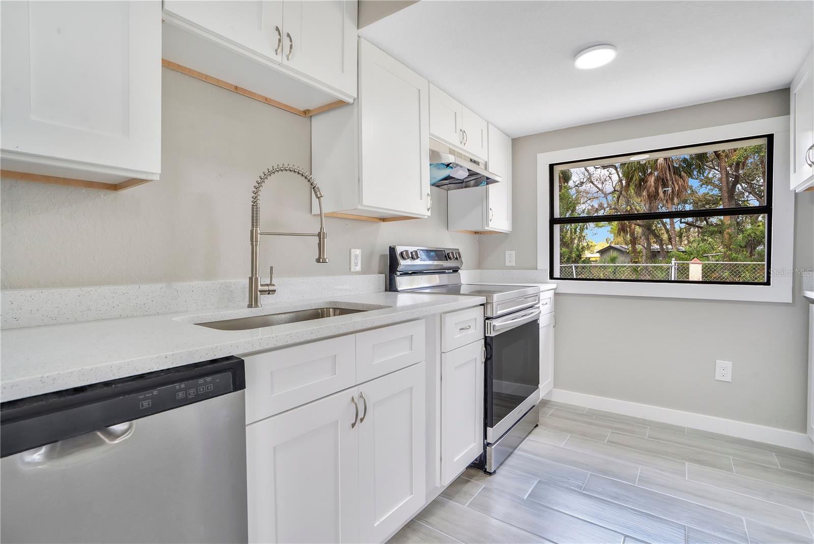 Listing photo id 34 for 6211 Florence Street