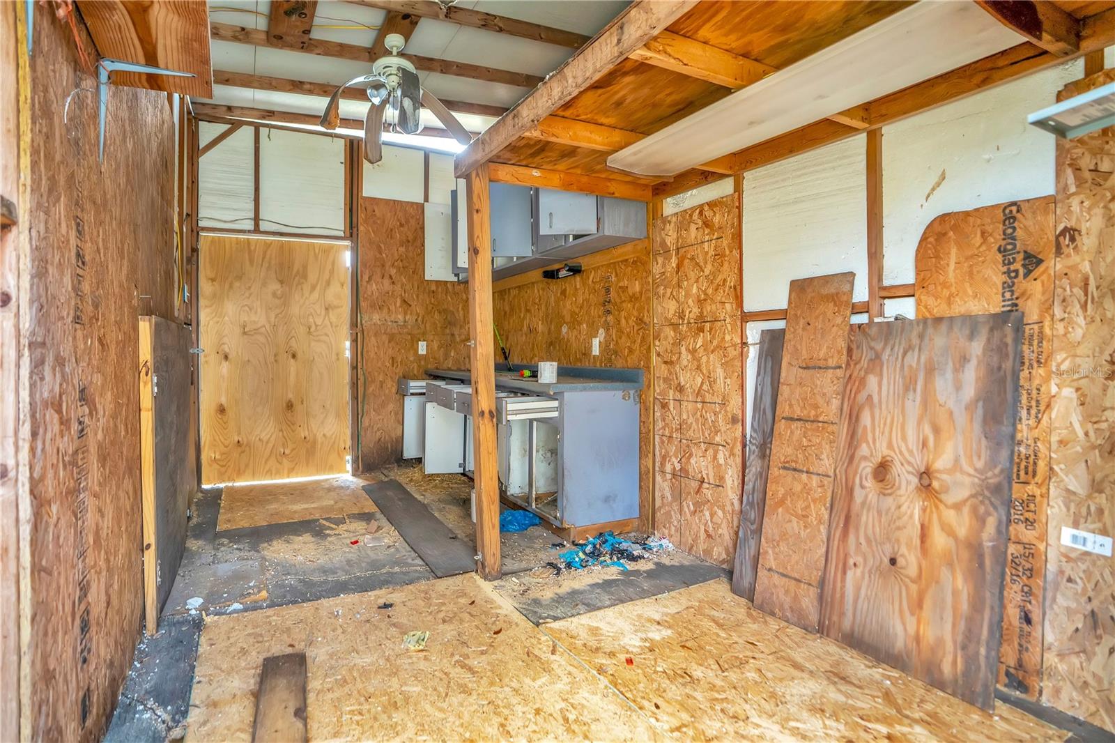 Listing photo id 35 for 6211 Florence Street