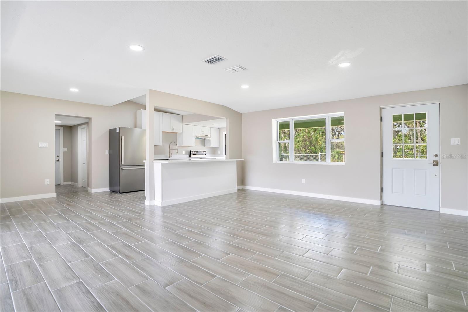 Listing photo id 38 for 6211 Florence Street