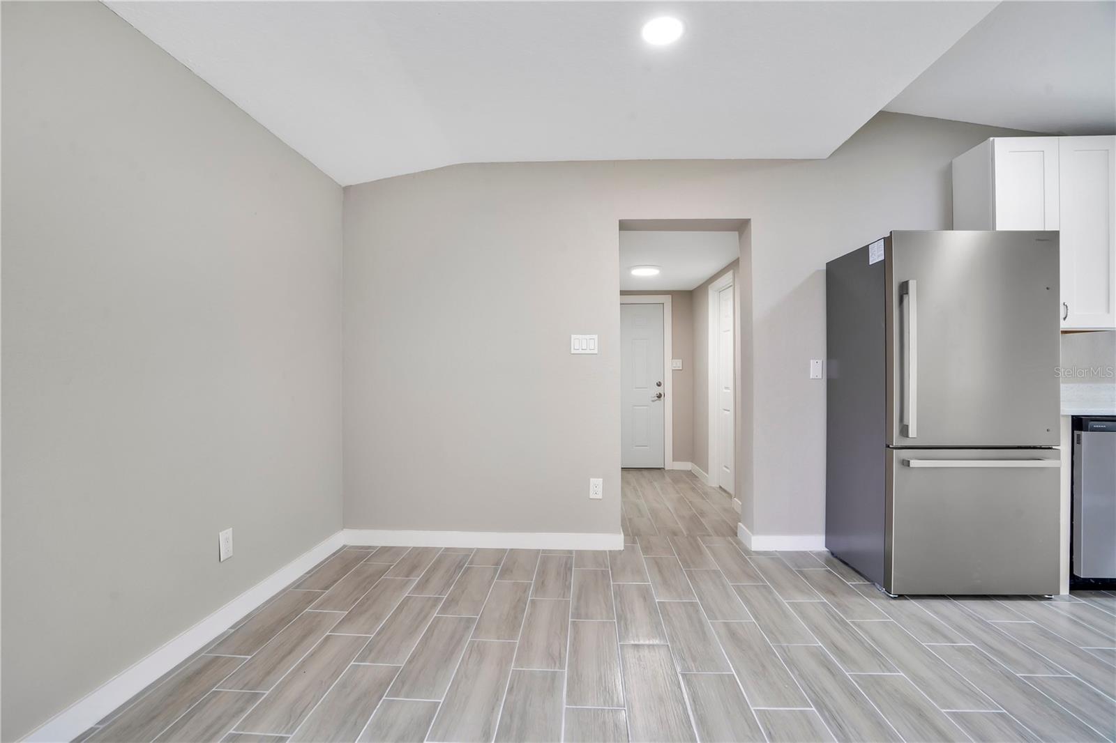 Listing photo id 39 for 6211 Florence Street