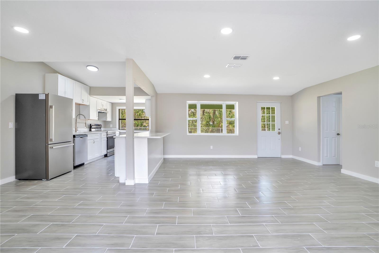 Listing photo id 41 for 6211 Florence Street