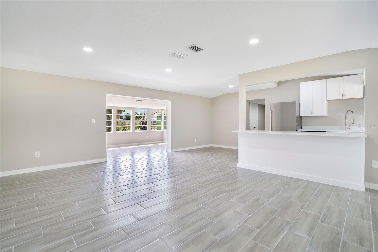 Listing photo id 43 for 6211 Florence Street