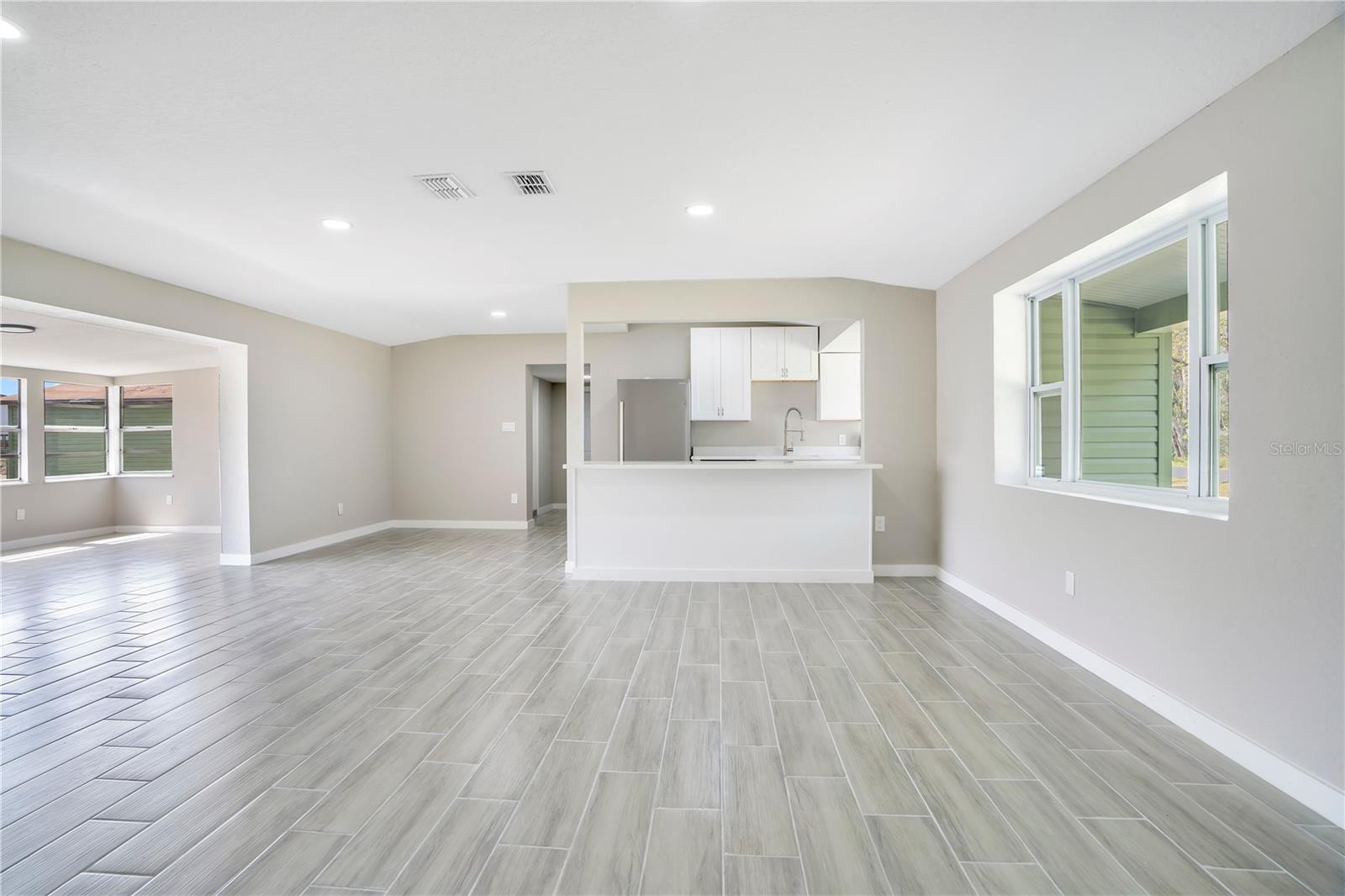 Listing photo id 44 for 6211 Florence Street