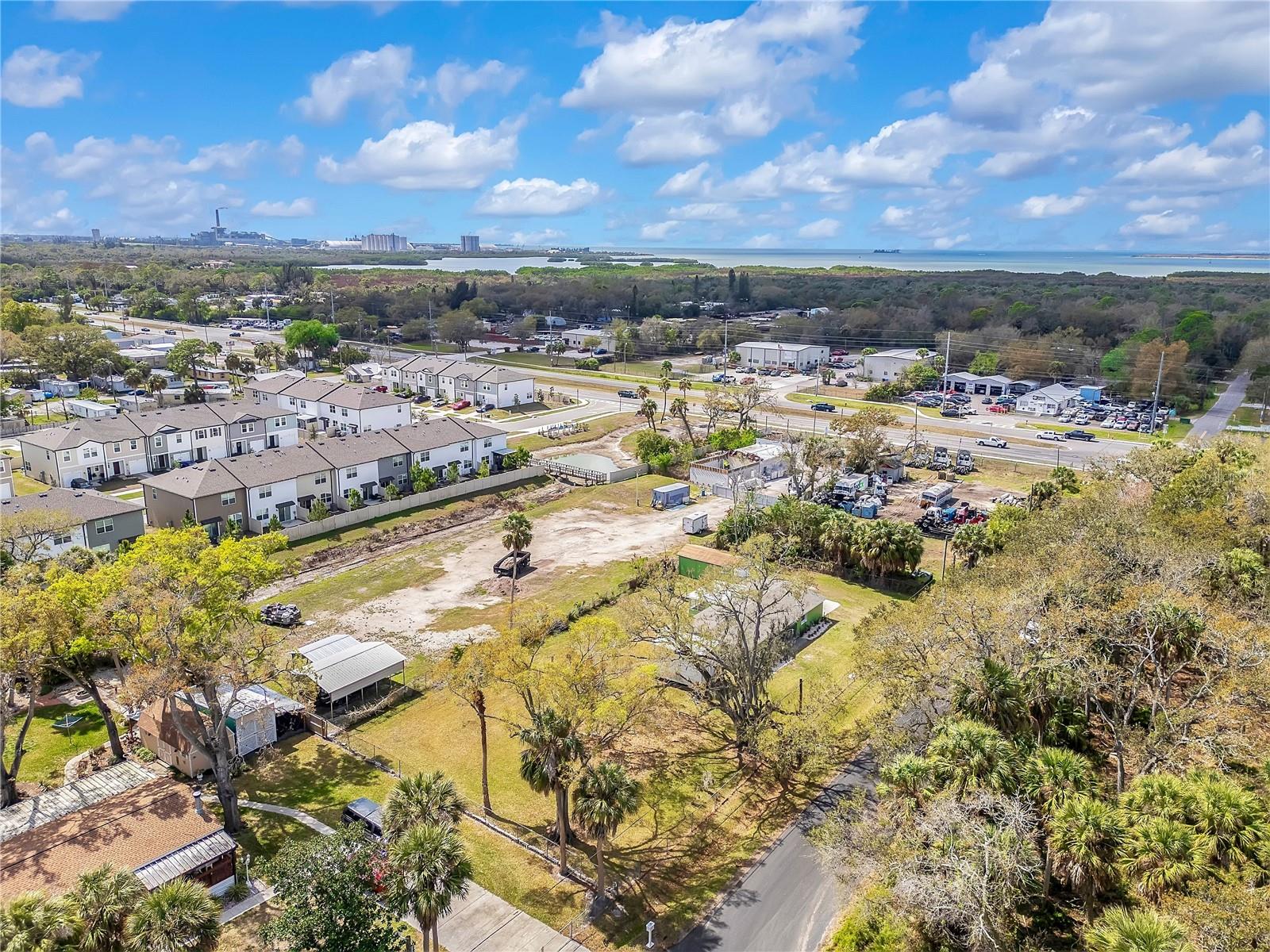 Listing photo id 49 for 6211 Florence Street