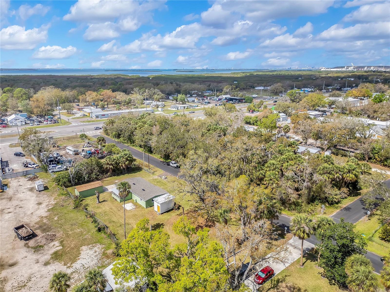 Listing photo id 50 for 6211 Florence Street