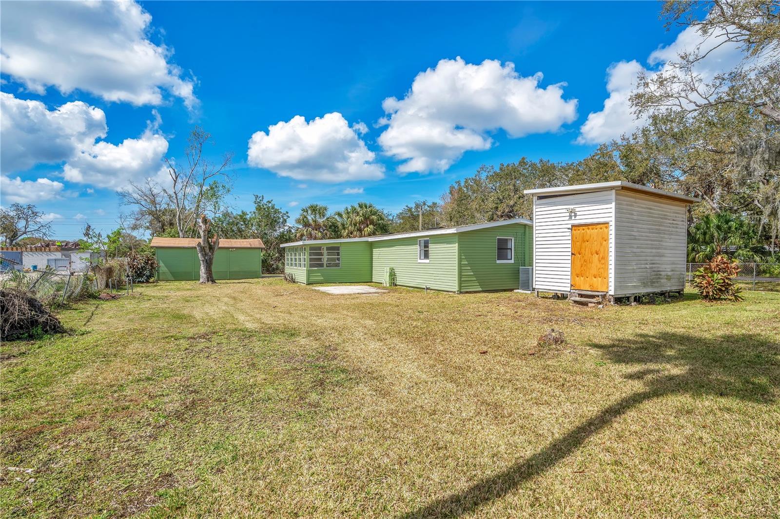 Listing photo id 5 for 6211 Florence Street