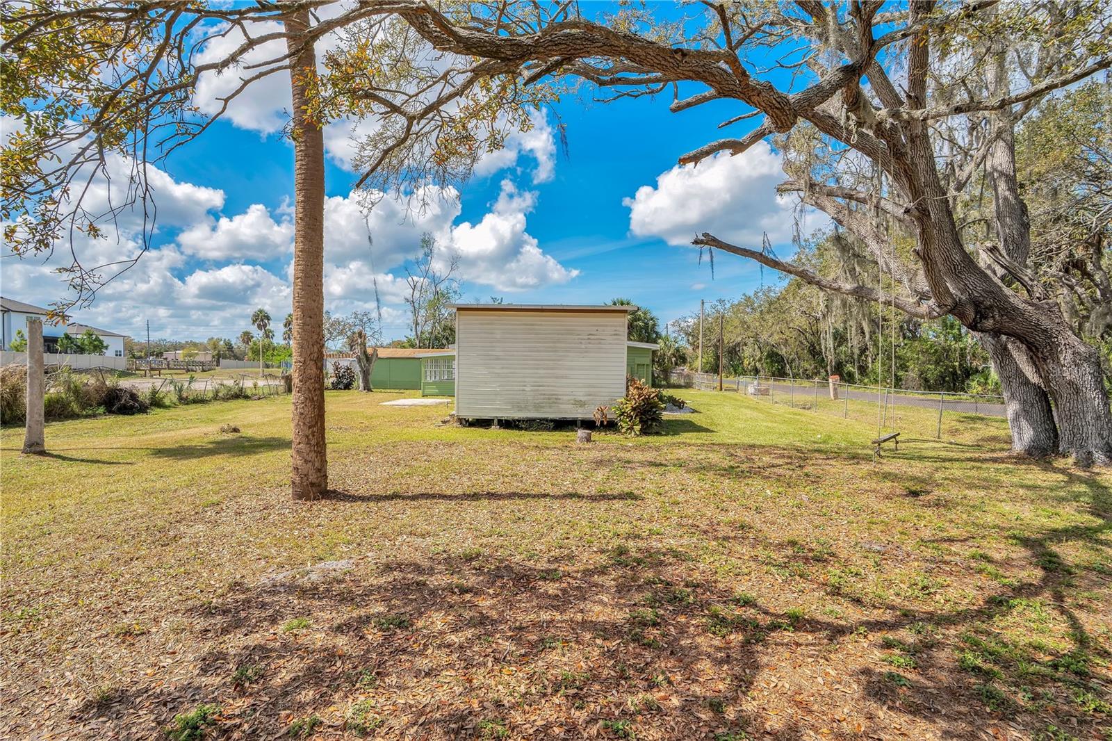 Listing photo id 7 for 6211 Florence Street