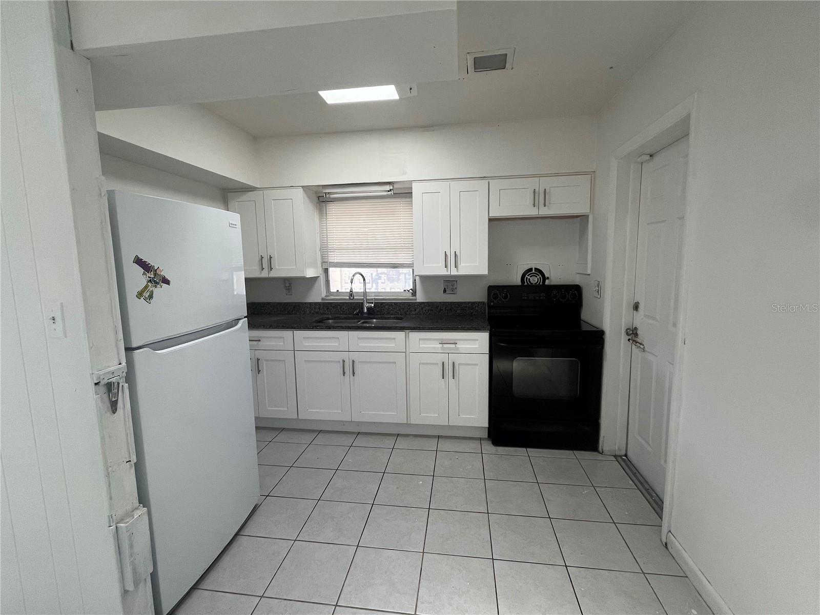 Image 2 of 11 For 2329 Oak Street