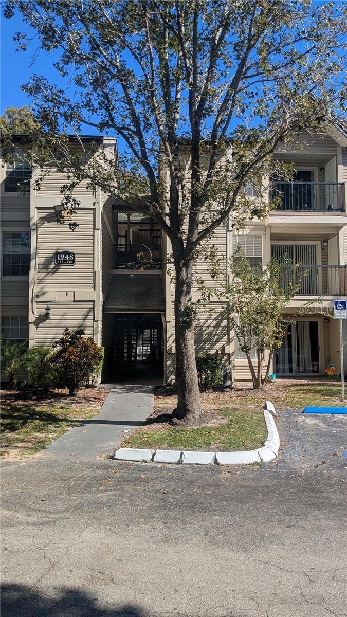 Image 18 of 29 For 1948 Lake Atriums Circle 120