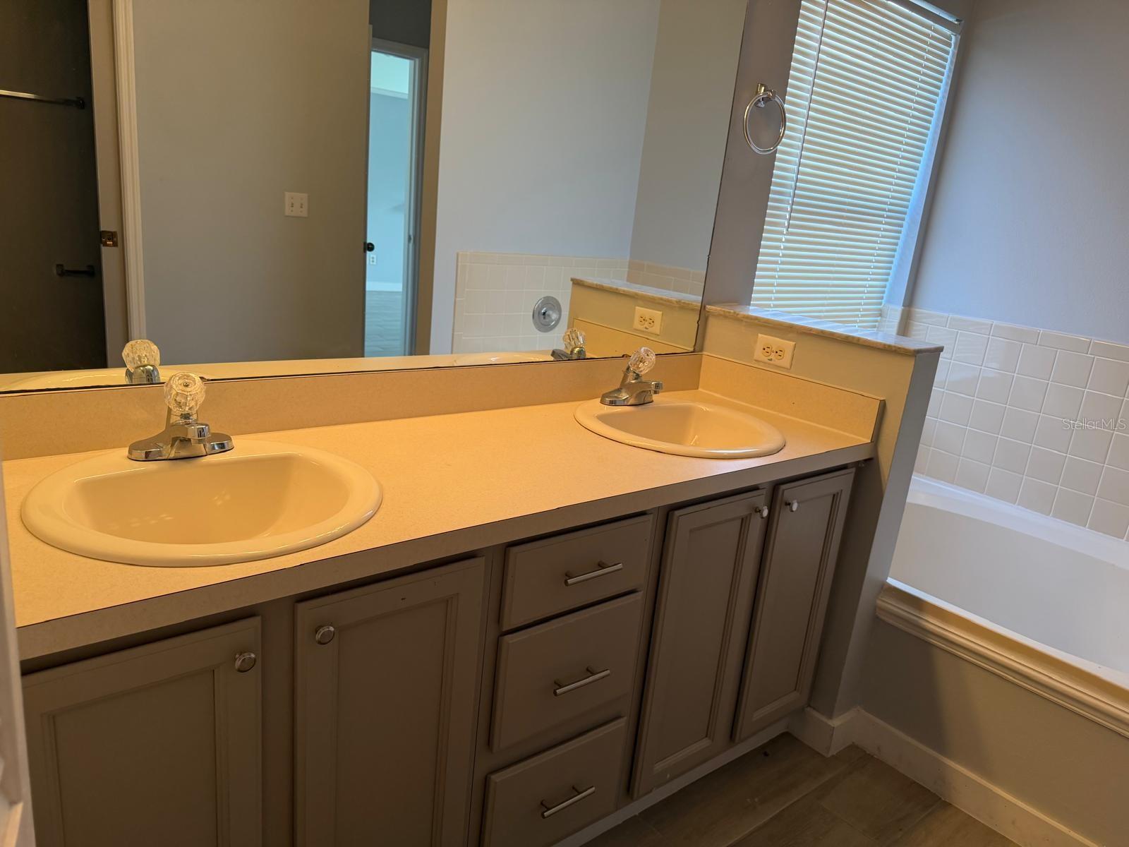 Image 11 of 14 For 11527 Wingham Court