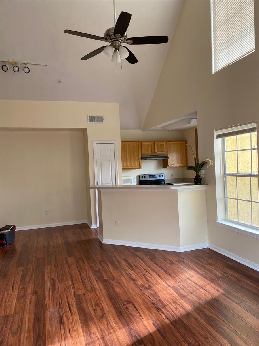 Image 5 of 10 For 8965 Lee Vista Boulevard 2410