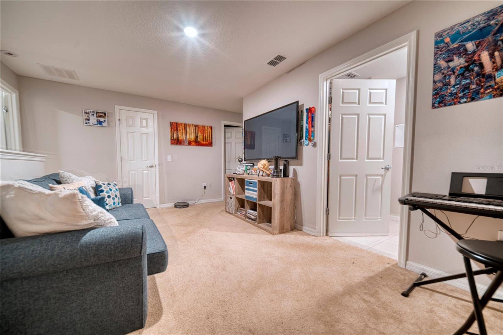 Listing photo id 8 for 3390 Bellezza Court