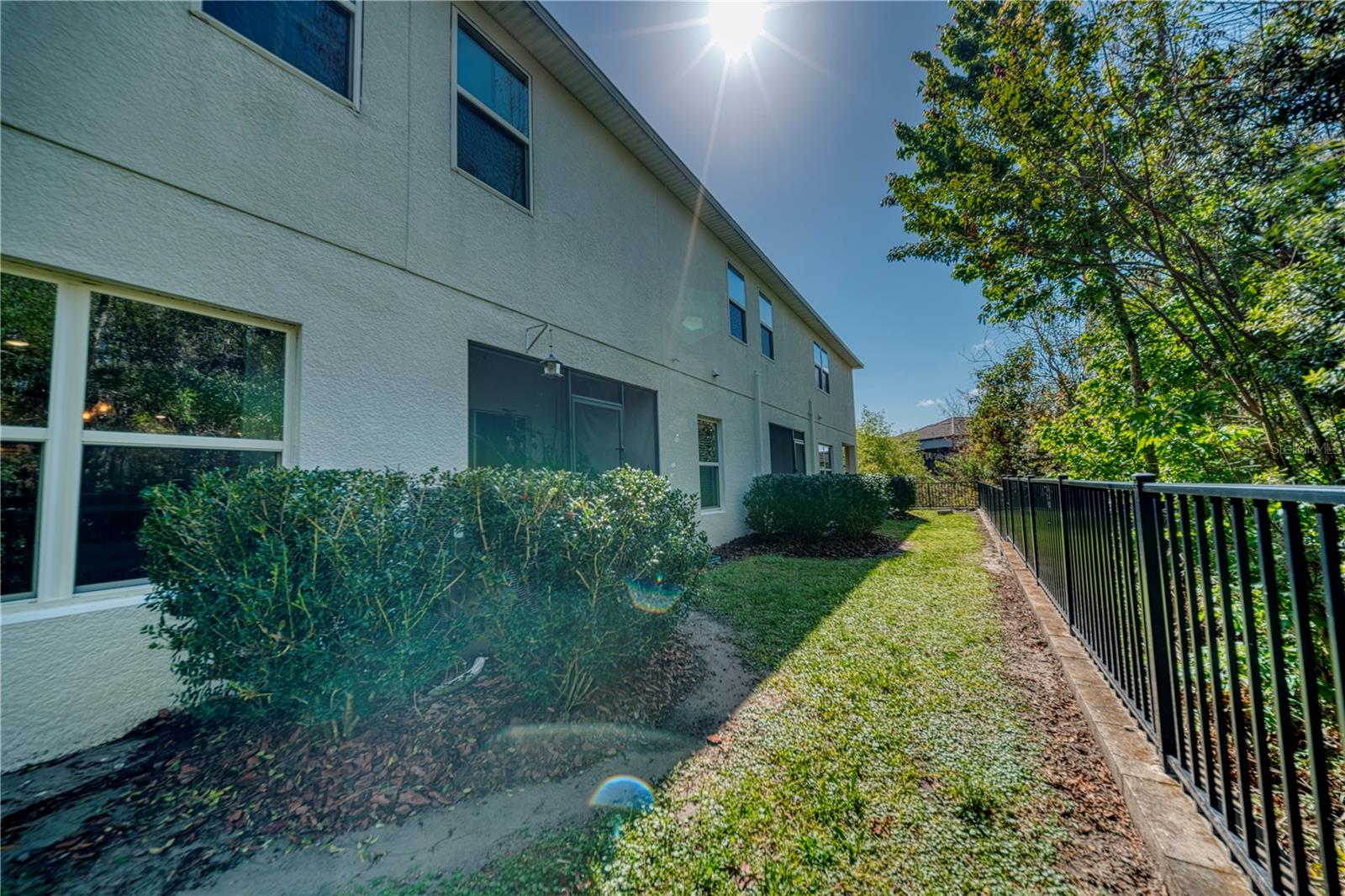 Listing photo id 24 for 3390 Bellezza Court