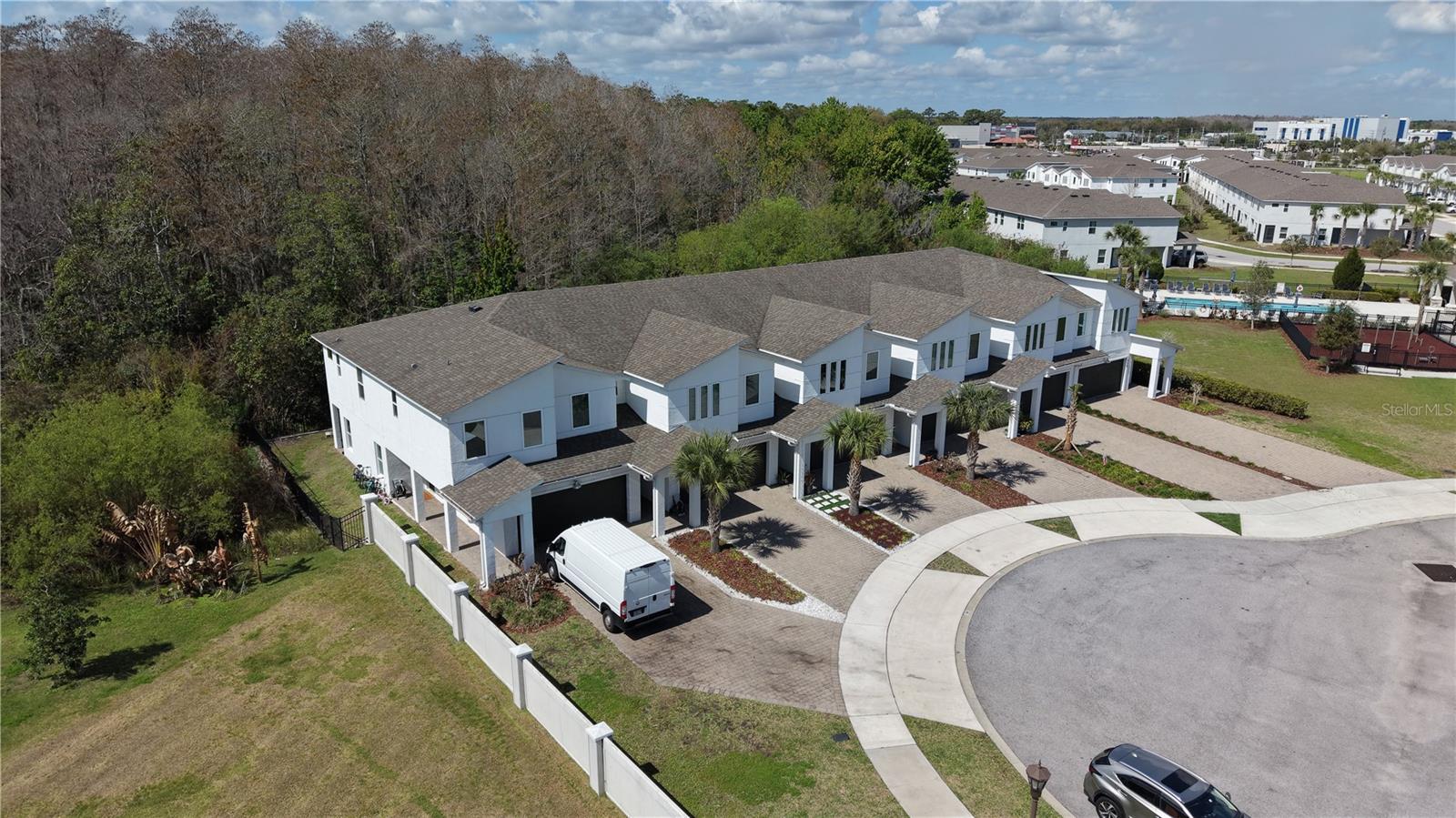 Listing photo id 26 for 3390 Bellezza Court