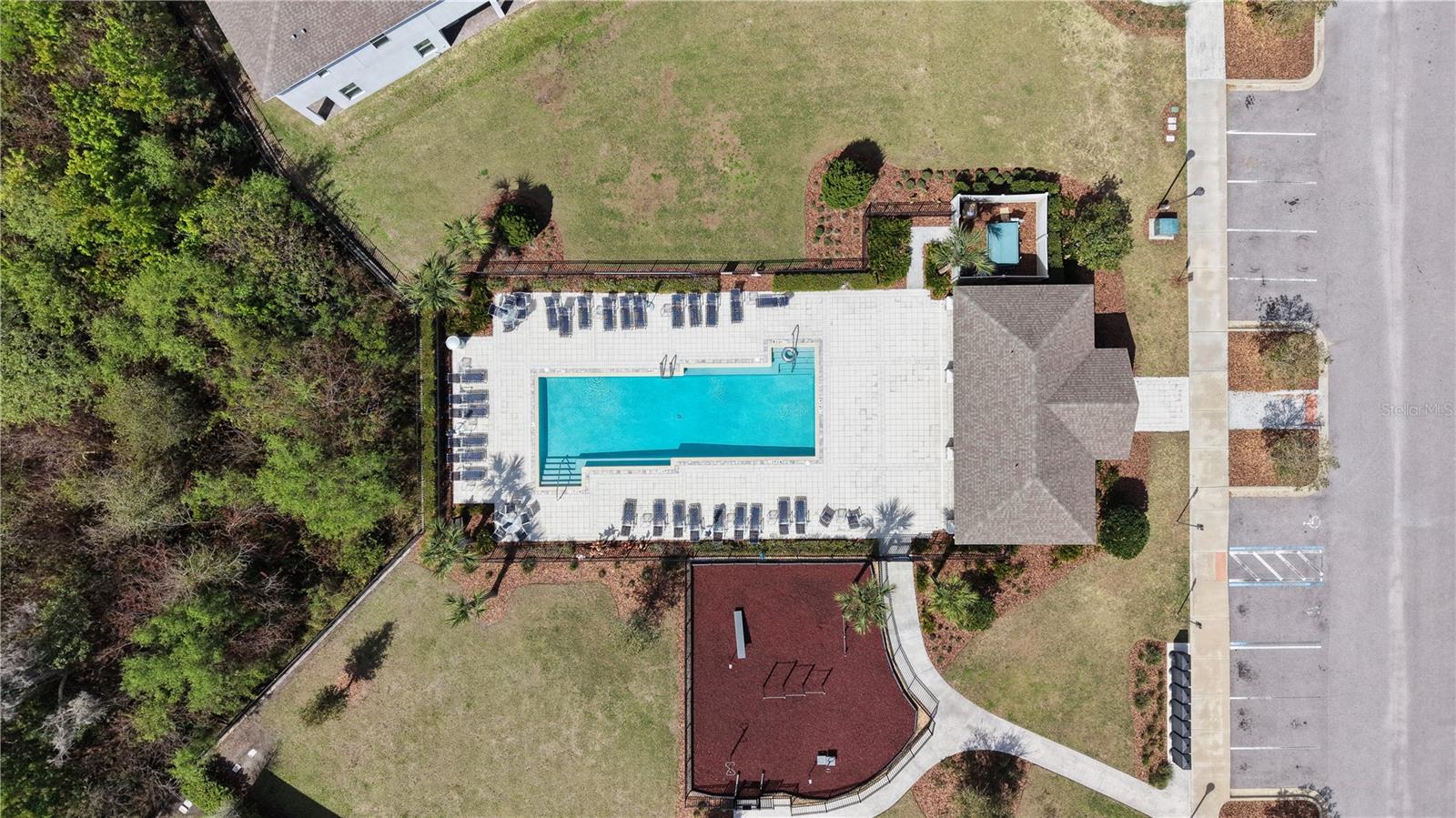 Listing photo id 31 for 3390 Bellezza Court