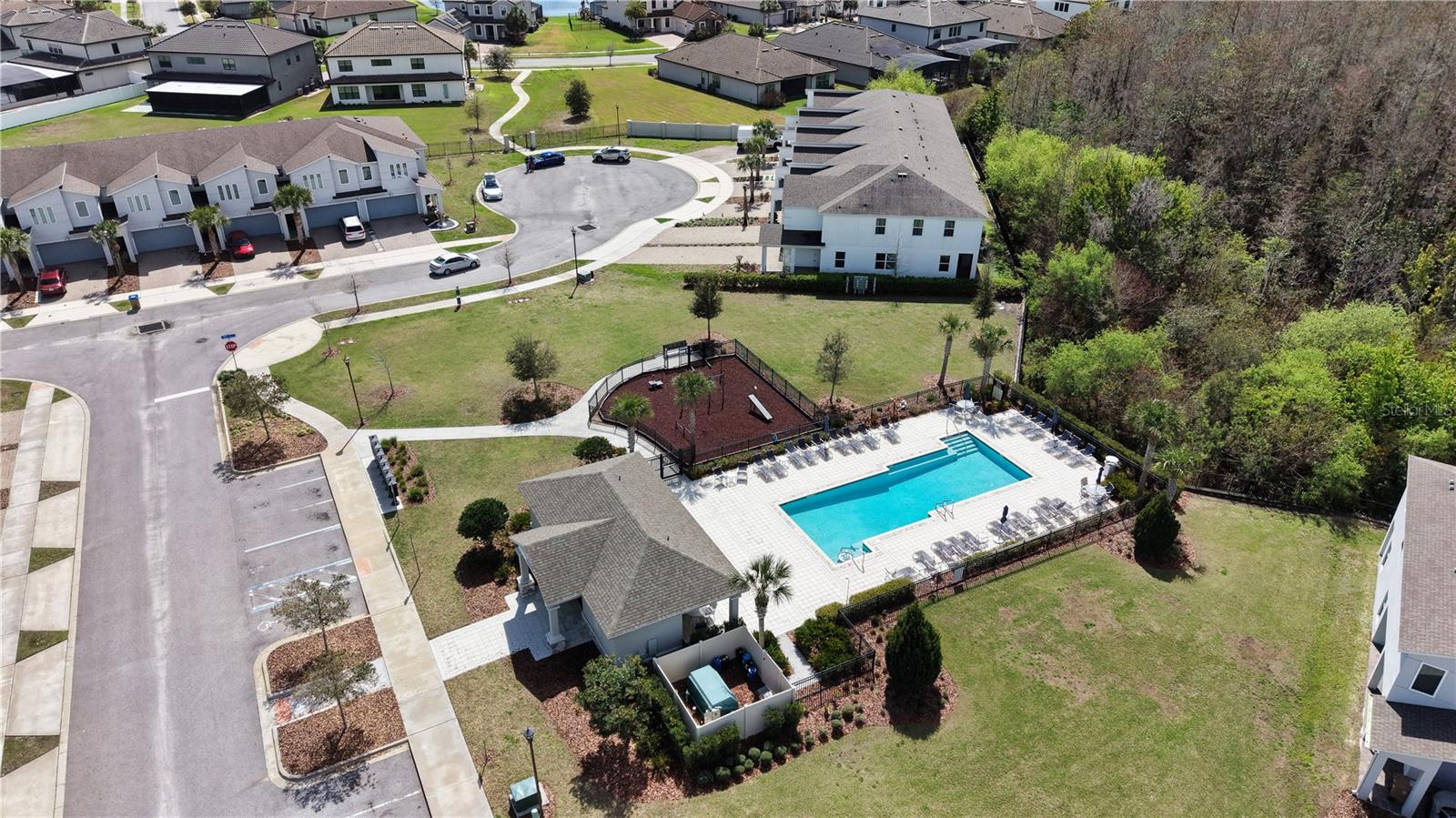 Listing photo id 32 for 3390 Bellezza Court