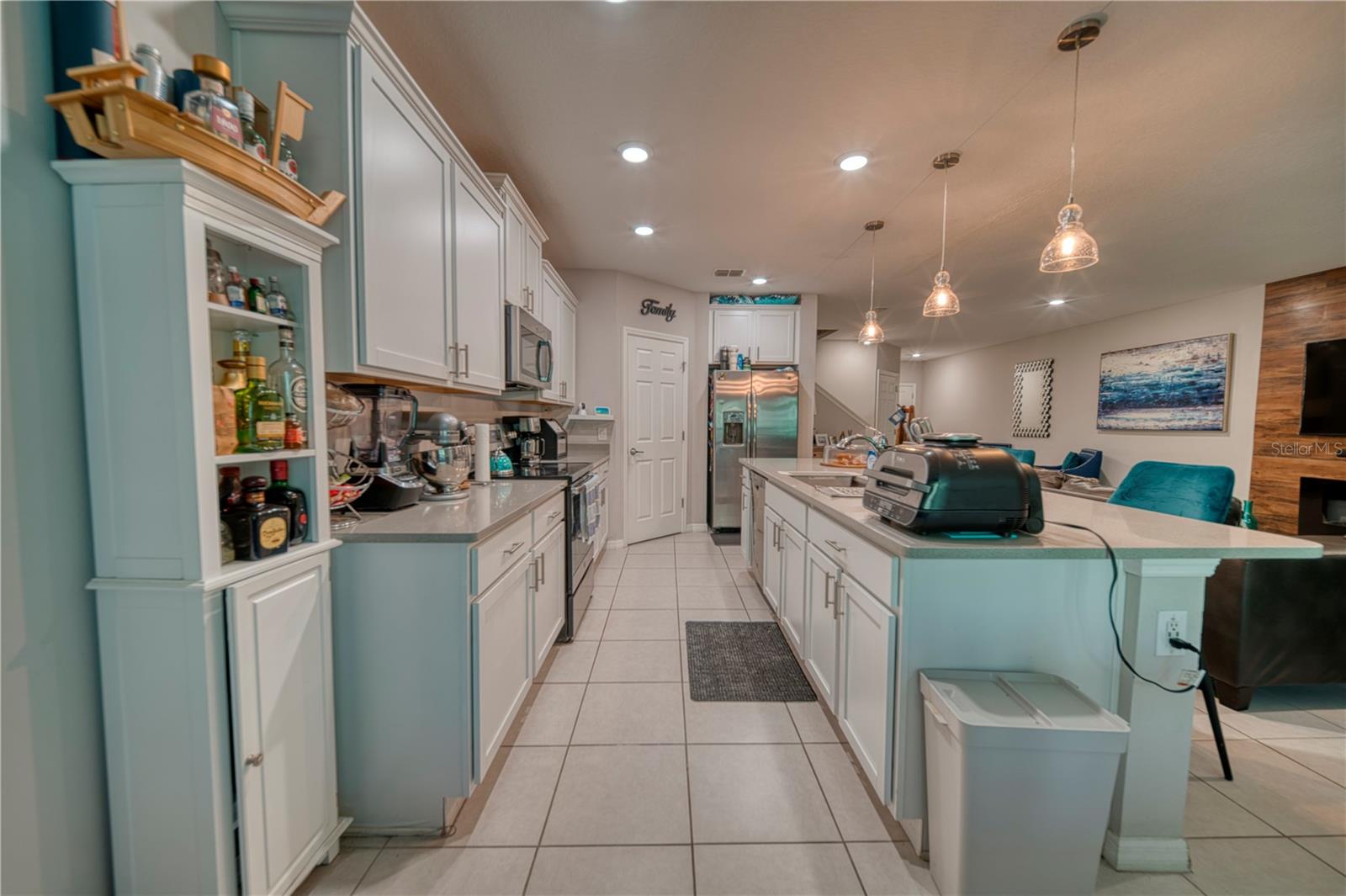 Listing photo id 2 for 3390 Bellezza Court