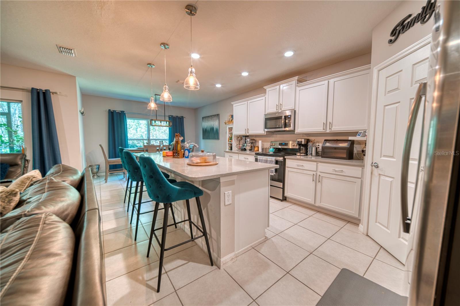 Listing photo id 5 for 3390 Bellezza Court