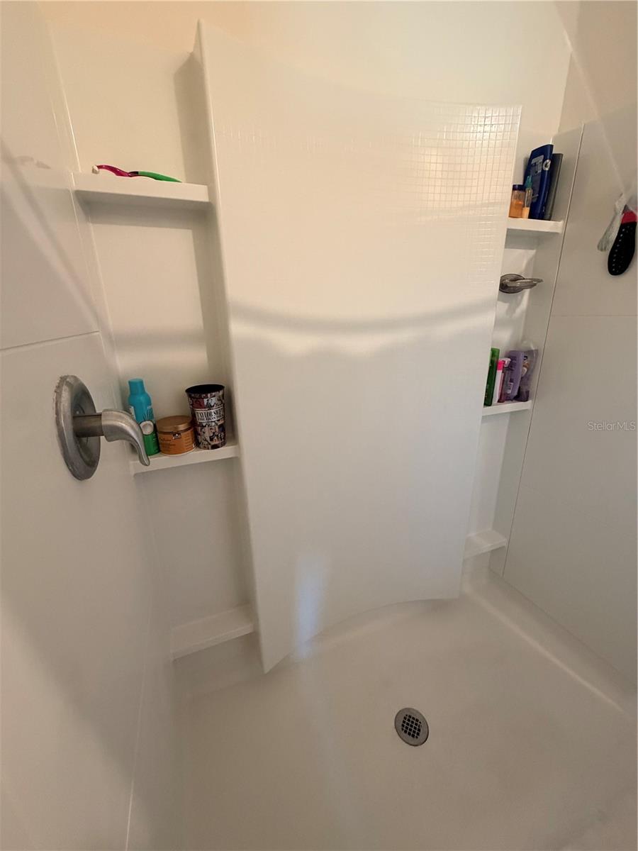 Image 17 of 25 For 1156 Cambridge Drive