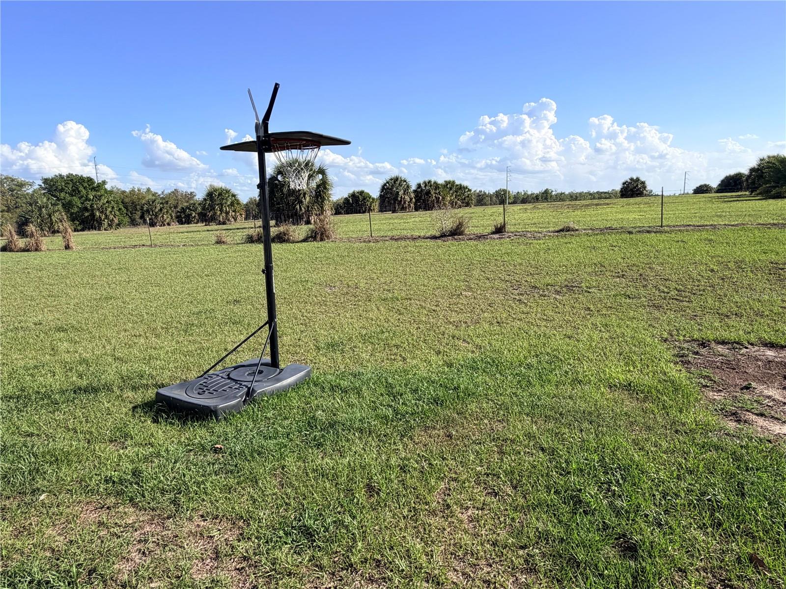 Image 23 of 25 For 1156 Cambridge Drive