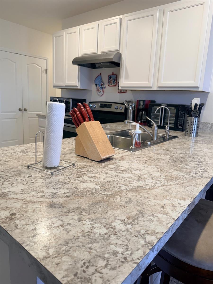 Image 4 of 25 For 1156 Cambridge Drive