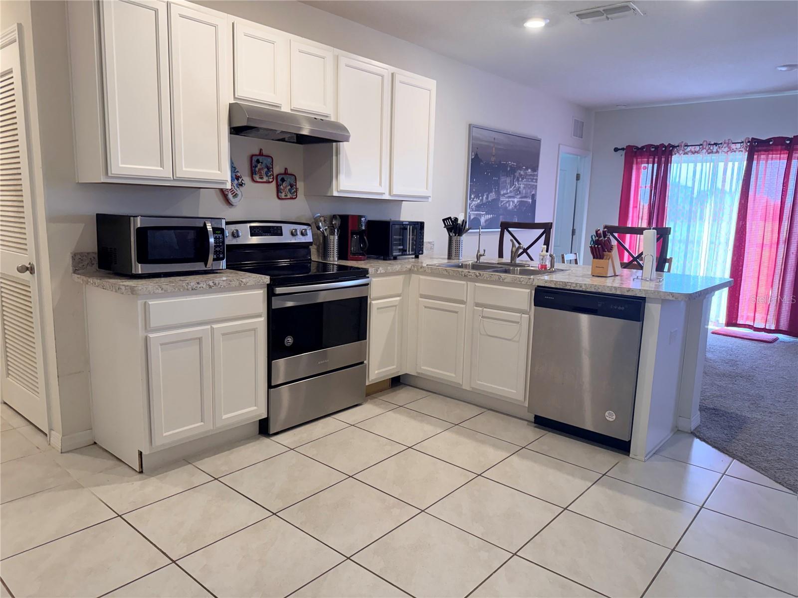 Image 7 of 25 For 1156 Cambridge Drive