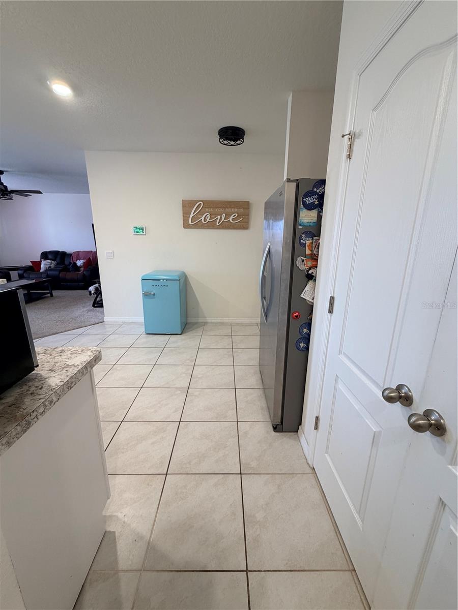 Image 8 of 25 For 1156 Cambridge Drive