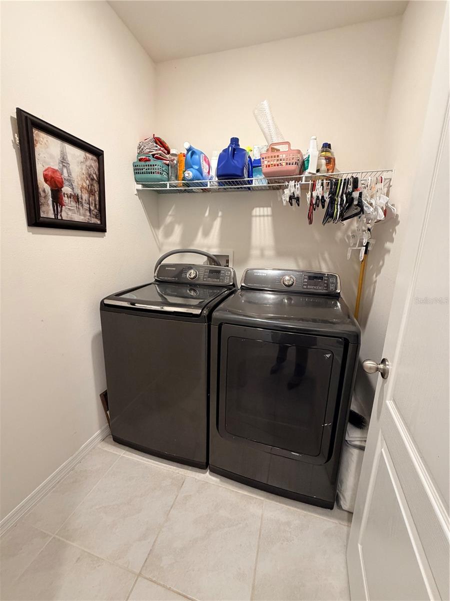 Image 9 of 25 For 1156 Cambridge Drive