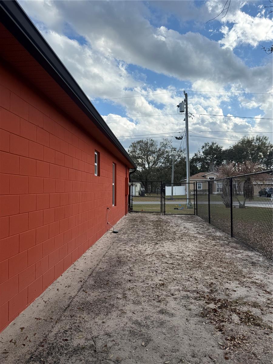 Image 10 of 51 For 407 Blackbird Way