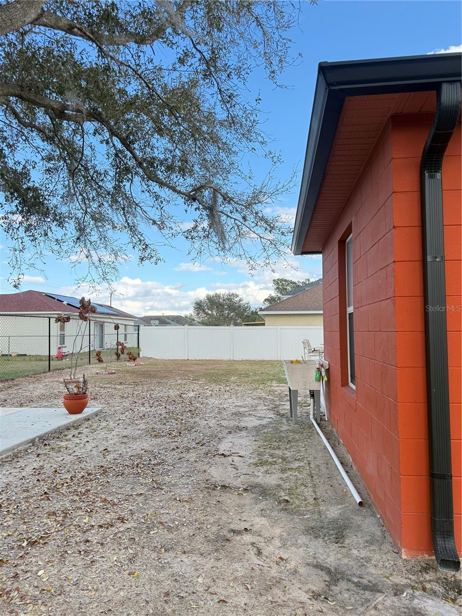 Image 11 of 51 For 407 Blackbird Way