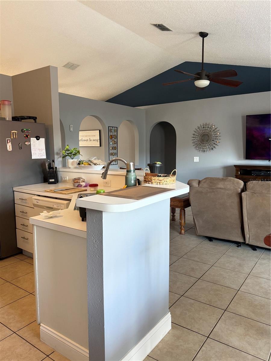 Image 18 of 51 For 407 Blackbird Way