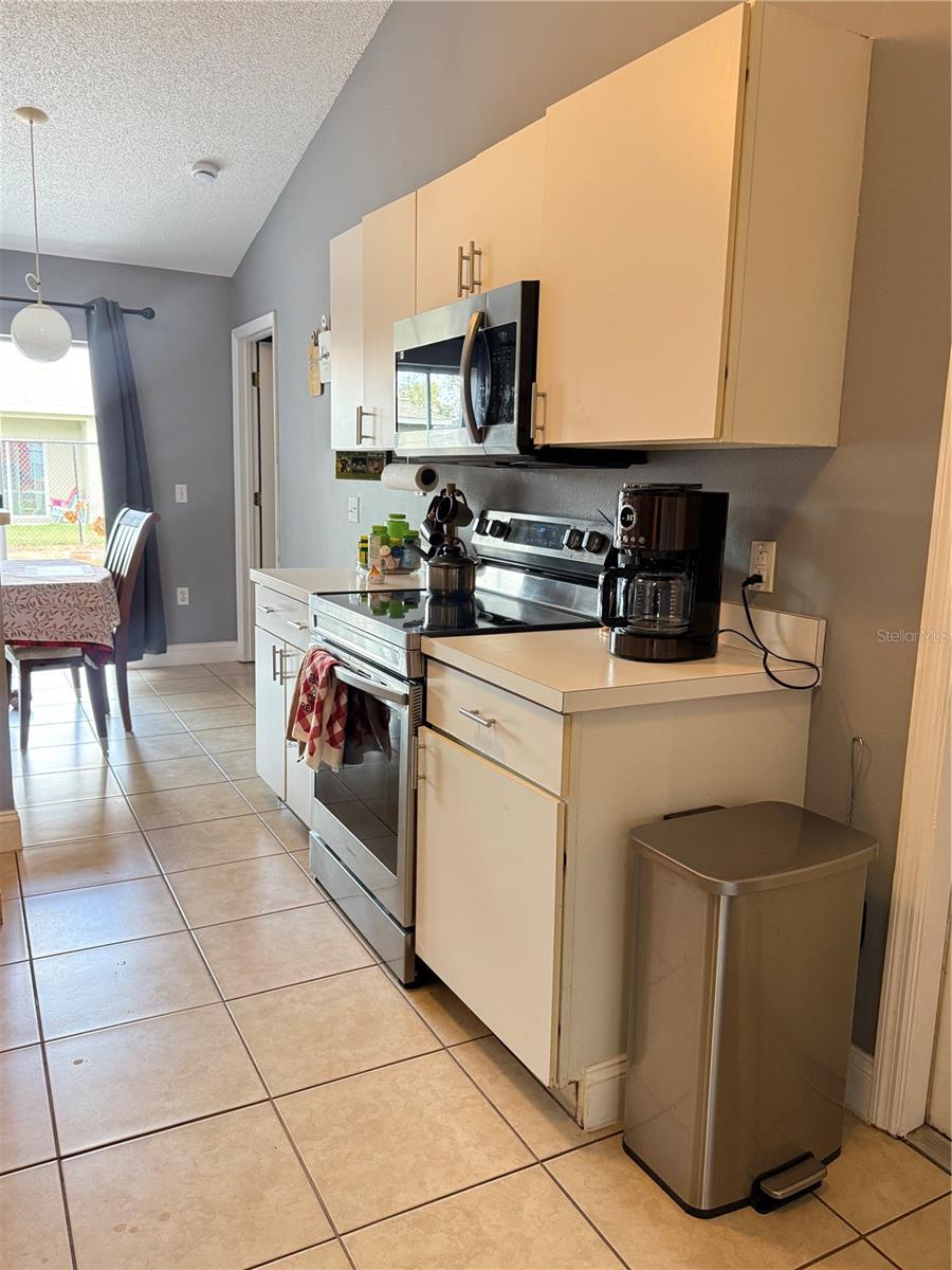 Image 19 of 51 For 407 Blackbird Way