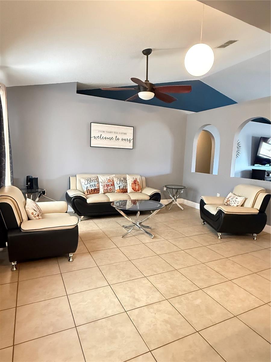 Image 23 of 51 For 407 Blackbird Way