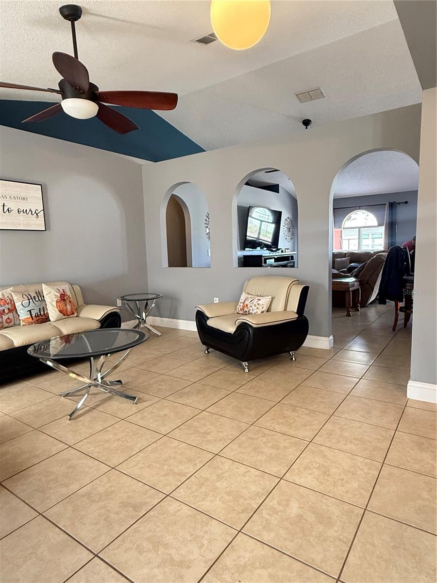 Image 26 of 51 For 407 Blackbird Way